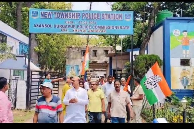 শিক্ষক আন্দোলন ও সাম্প্রতিক অশান্তির প্রতিবাদে দুর্গাপুরে কংগ্রেসের থানা ঘেরাও পুলিশের ভূমিকা নিয়ে ক্ষোভ উগরে দিলেন জেলা সভাপতি প্রতিবেদন দুর্গাপুর