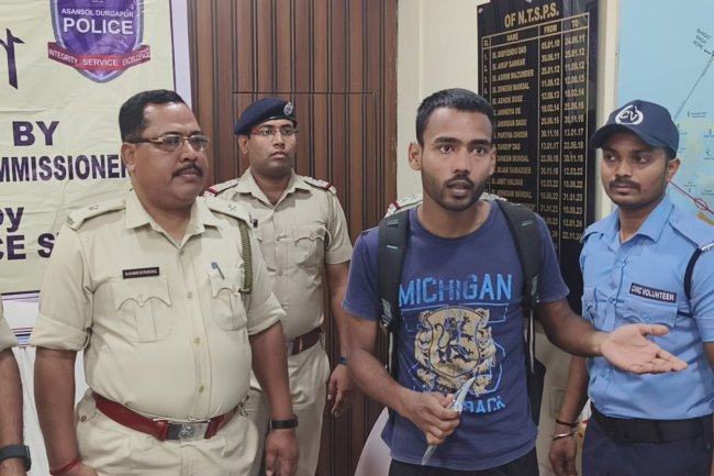 নিউ টাউনশিপ থানার সাফল্য উদ্ধার ১৫টি চুরি যাওয়া মোবাইল ও ৪ লক্ষ টাকার সাইবার প্রতারণার অর্থ মালিকদের হাতে ফিরল মালপত্র