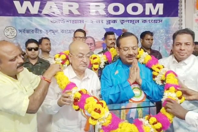 আউসগ্রাম ২ নম্বর ব্লকের এস.আই আর. ওয়ার রুমের পরিদর্শনে এসে প্রশংসা মন্ত্রীর